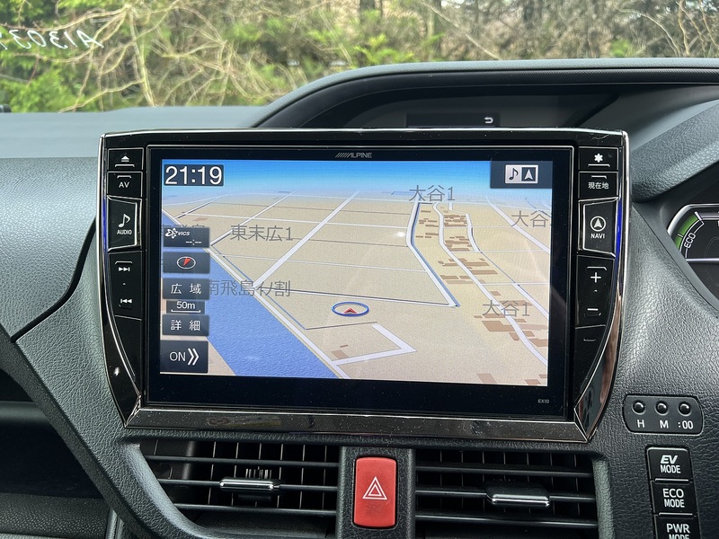 Toyota Voxy Hybrid V - U11580