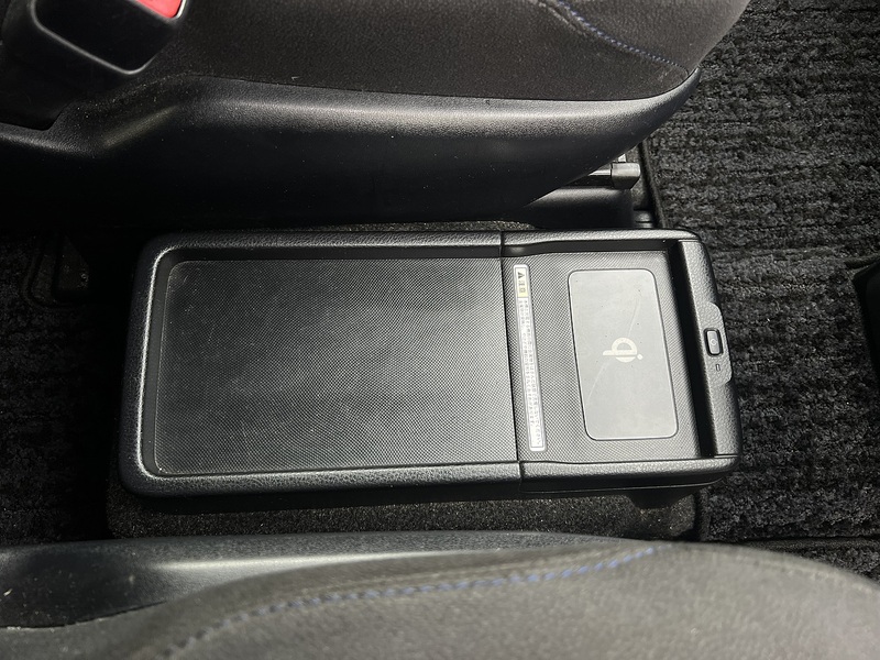 Toyota Voxy Hybrid V - U11580