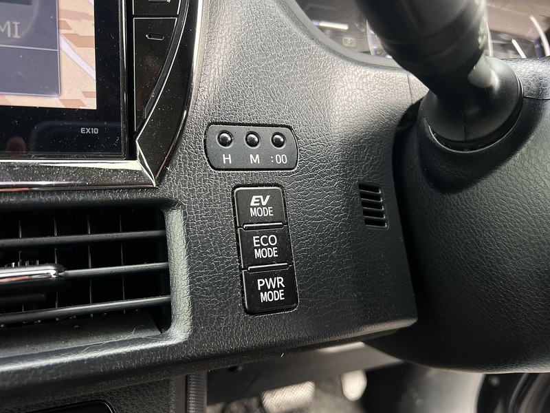 Toyota Voxy Hybrid V - U11580