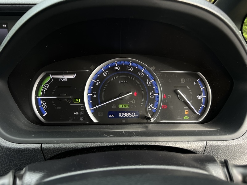 Toyota Voxy Hybrid V - U11580