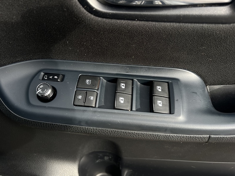 Toyota Voxy Hybrid V - U11580