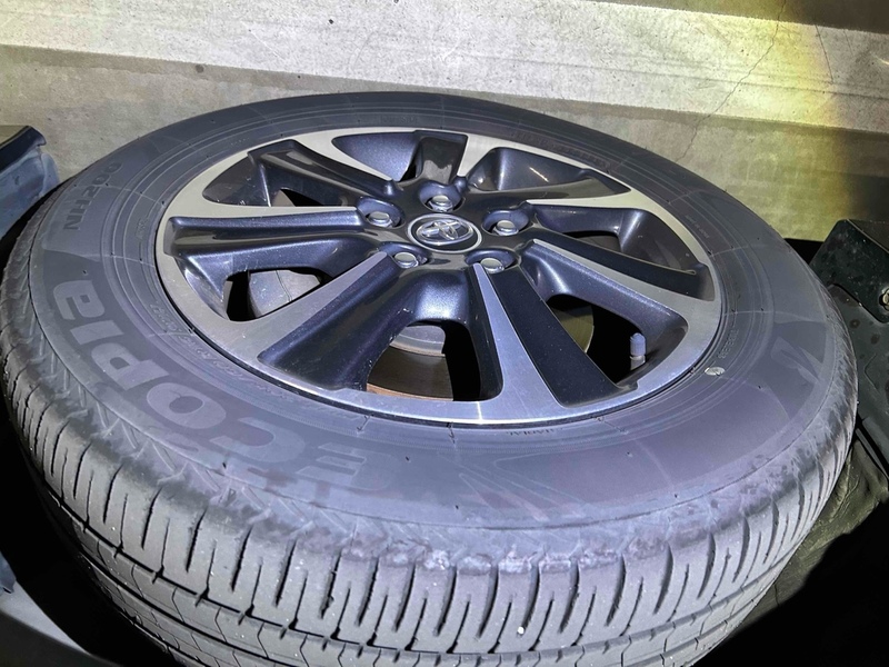 Toyota Voxy Hybrid V - U11580