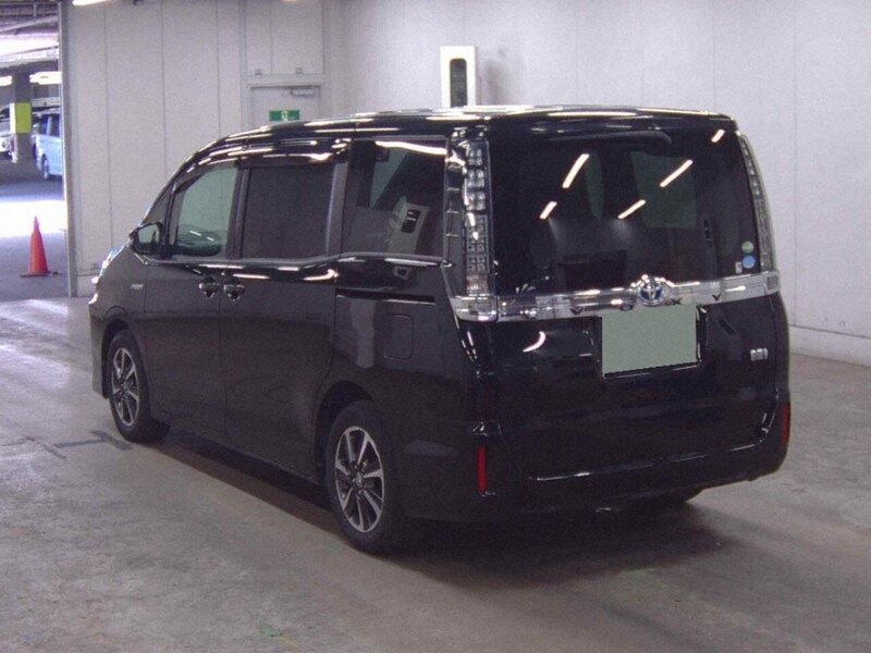 Toyota Voxy Hybrid V - U11580