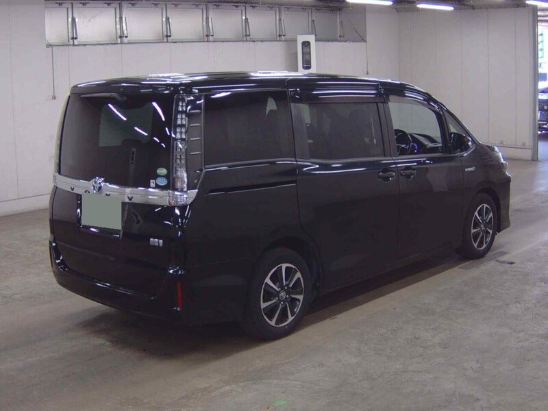 Toyota Voxy Hybrid V - U11580