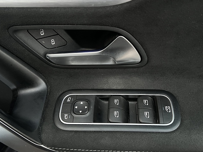 Mercedes-Benz A Class A250e AMG Line Edition - U11589