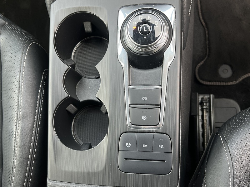 Ford Kuga Duratec Vignale - U11597