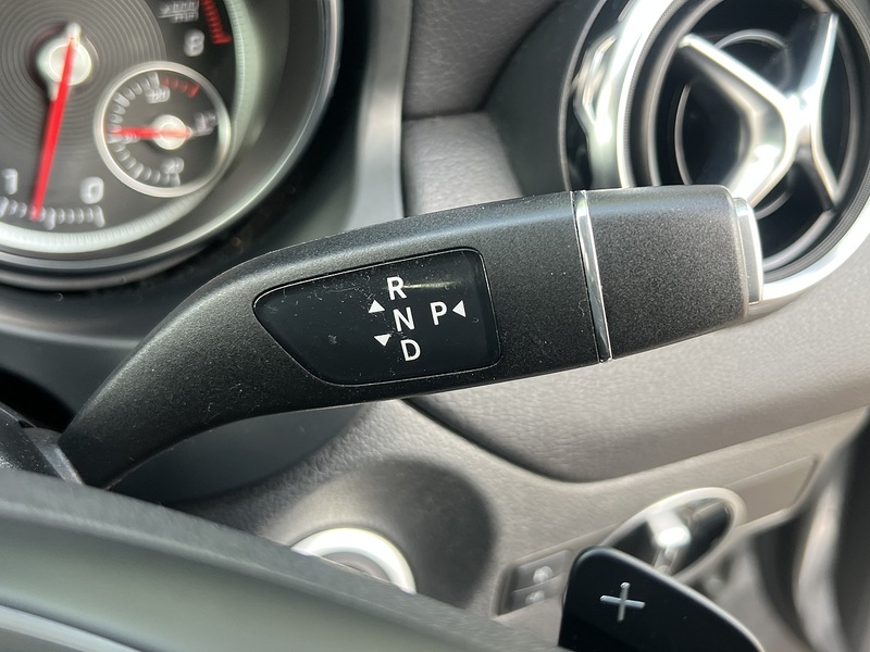 Mercedes-Benz GLA GLA180 Urban Edition - U11603