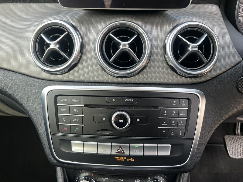 Mercedes-Benz GLA GLA180 Urban Edition - U11603