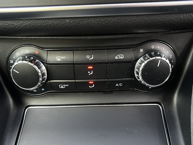 Mercedes-Benz GLA GLA180 Urban Edition - U11603