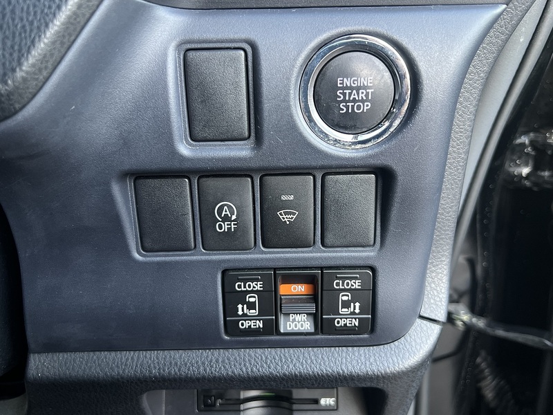 Toyota VOXY Zs - U11604