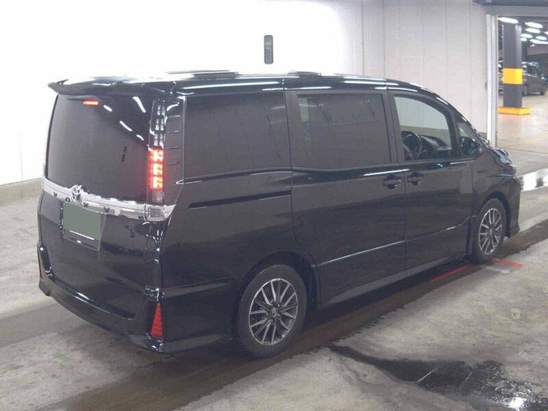 Toyota VOXY Zs - U11604