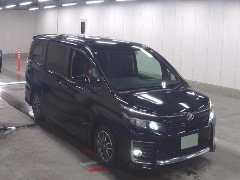 Toyota VOXY Zs - U11604