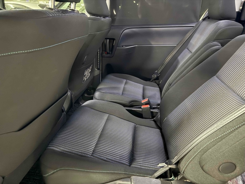 Toyota VOXY Zs - U11604