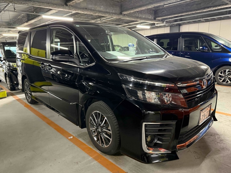 Toyota VOXY Zs - U11604