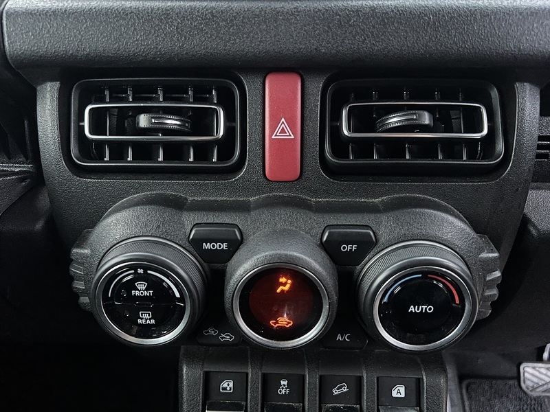 Suzuki Jimny Sierra 4WD JC - U11611