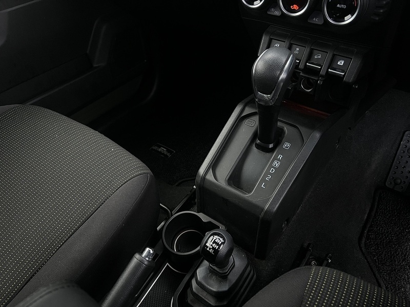 Suzuki Jimny Sierra 4WD JC - U11611