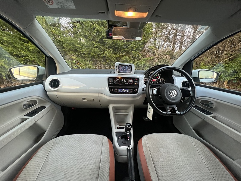 Volkswagen Up High Up - U11612