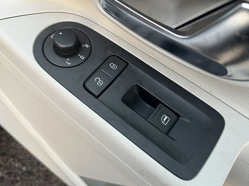 Volkswagen Up High Up - U11612