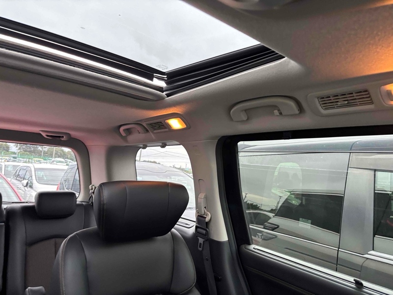 Nissan Elgrand 250 Highway Star - U11615