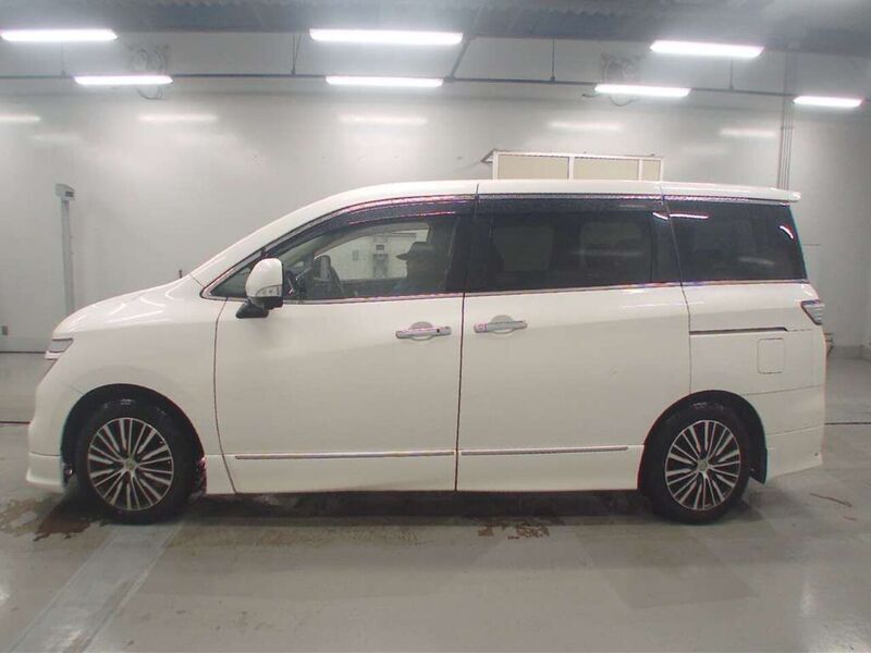 Nissan Elgrand 250 Highway Star - U11615