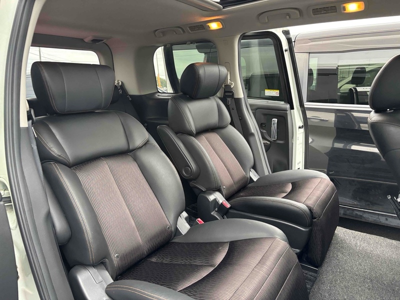 Nissan Elgrand 250 Highway Star - U11615