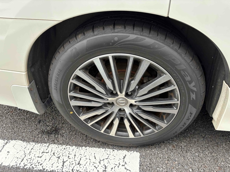 Nissan Elgrand 250 Highway Star - U11615