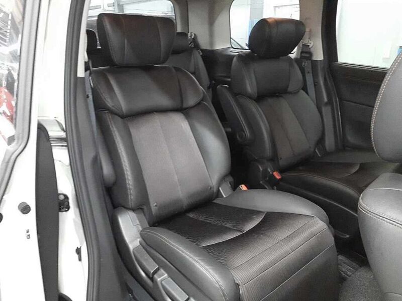 Nissan Elgrand 250 Highway Star - U11615
