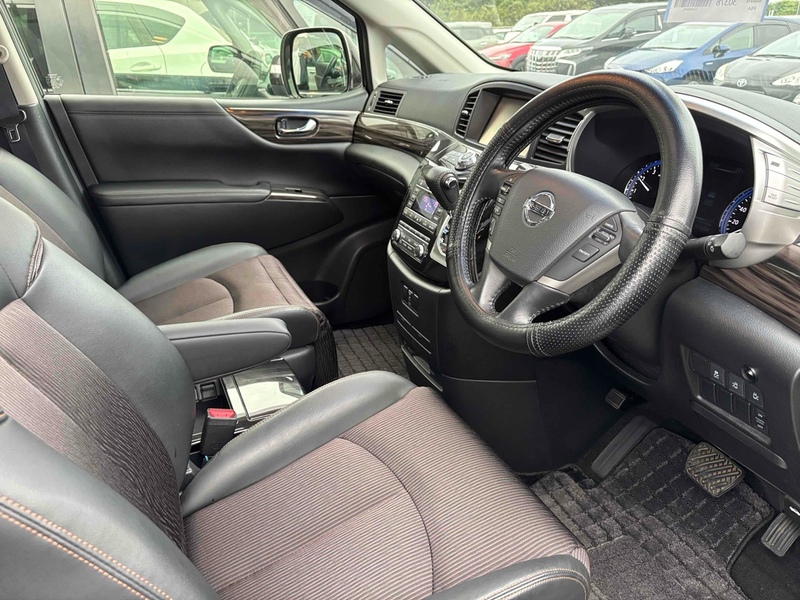 Nissan Elgrand 250 Highway Star - U11615