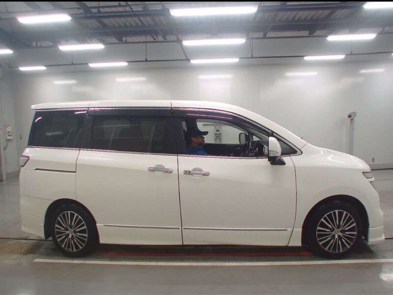 Nissan Elgrand 250 Highway Star - U11615