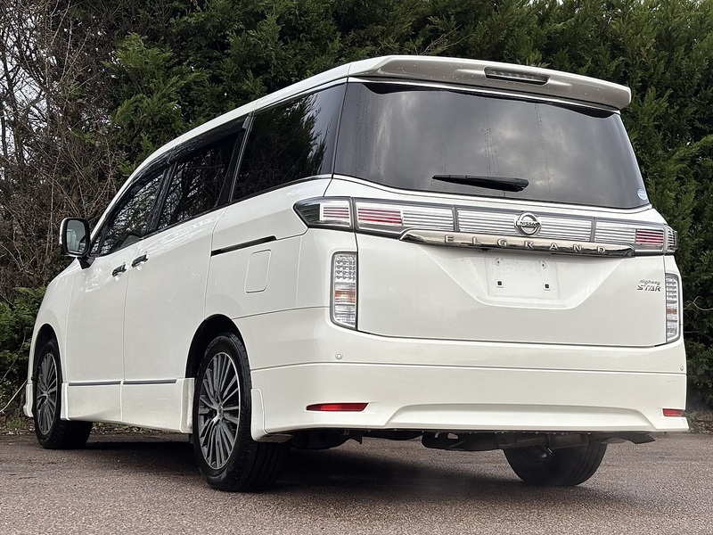 Nissan Elgrand 250 Highway Star - U11615