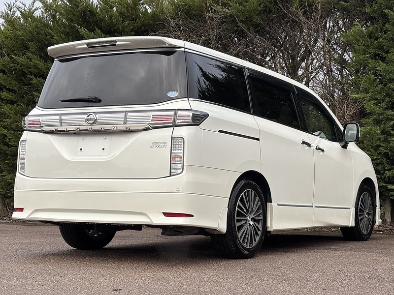 Nissan Elgrand 250 Highway Star - U11615