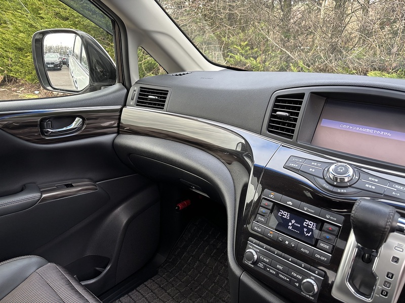 Nissan Elgrand 250 Highway Star - U11615