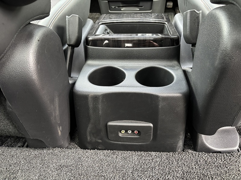 Nissan Elgrand 250 Highway Star - U11615