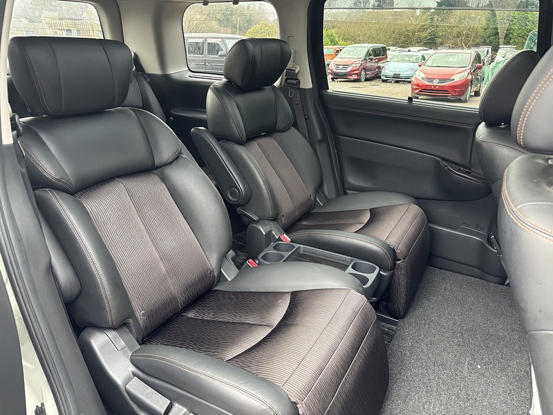 Nissan Elgrand 250 Highway Star - U11615