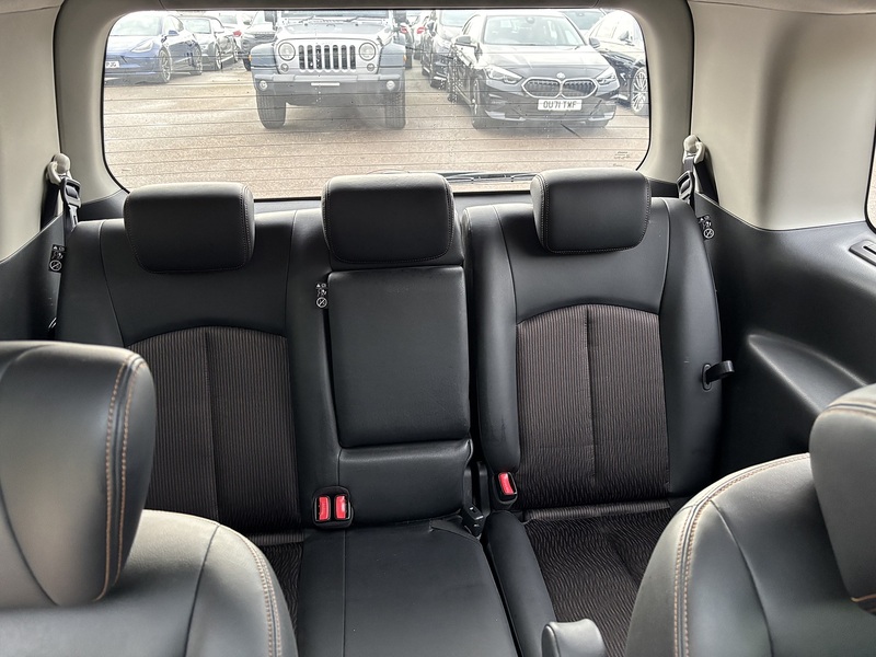 Nissan Elgrand 250 Highway Star - U11615