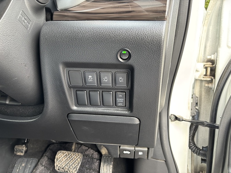 Nissan Elgrand 250 Highway Star - U11615