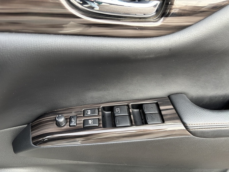 Nissan Elgrand 250 Highway Star - U11615