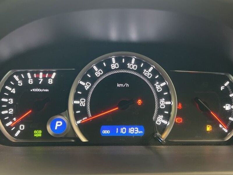 Toyota Voxy Zs - U11617