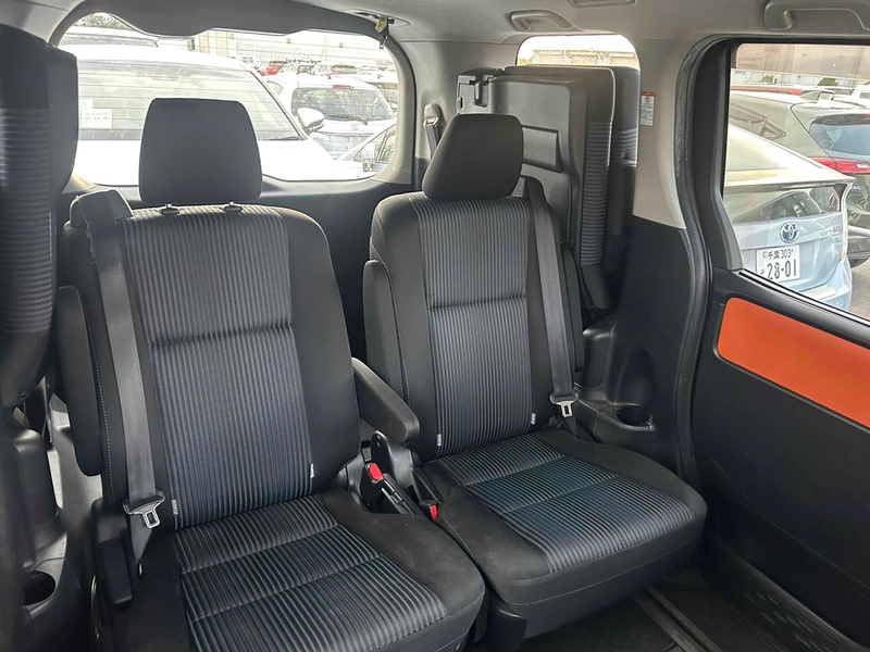 Toyota Voxy Zs - U11617