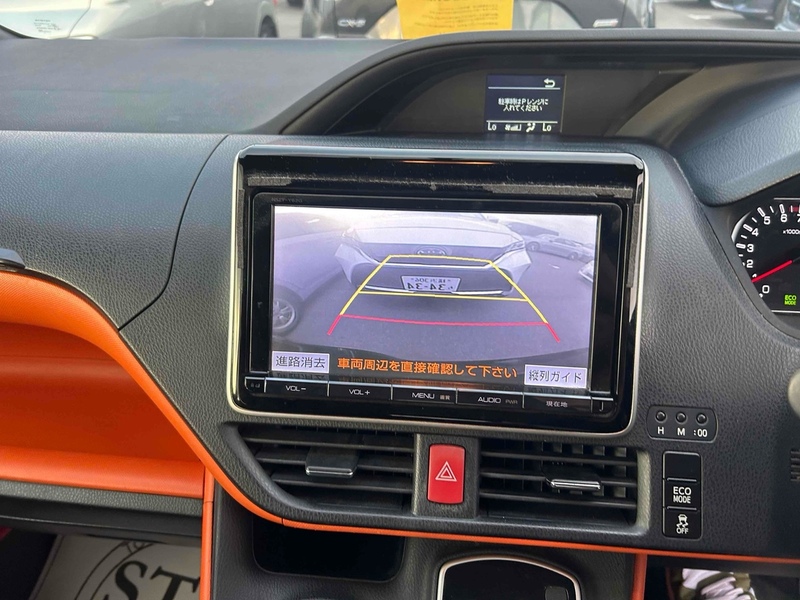 Toyota Voxy Zs - U11617