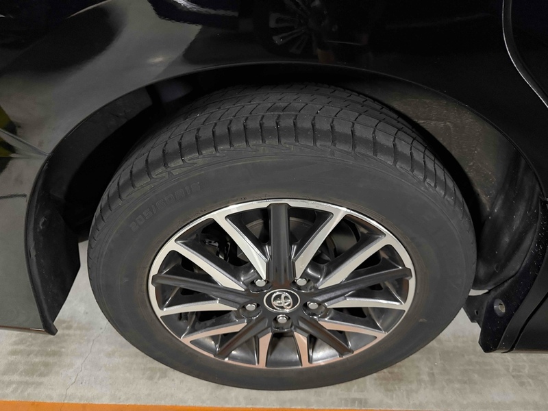 Toyota Voxy Zs - U11617