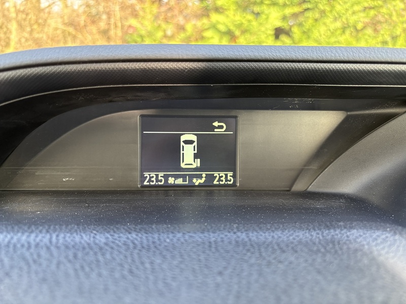 Toyota Voxy Zs - U11617