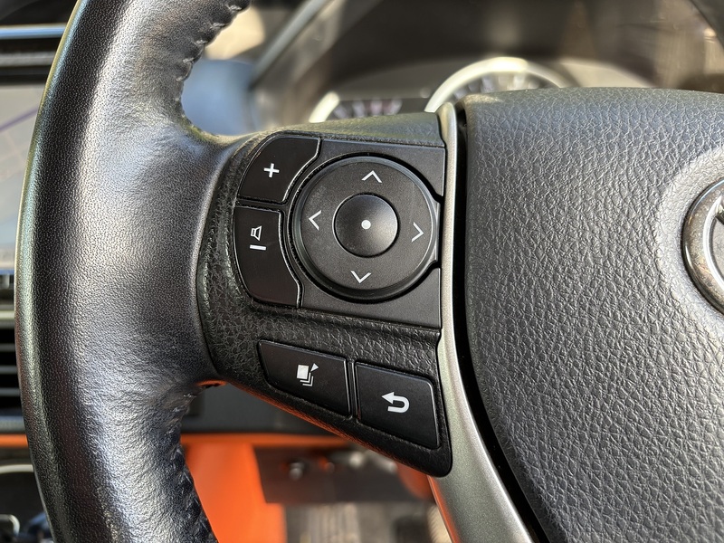 Toyota Voxy Zs - U11617