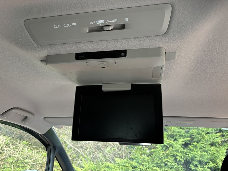 Toyota Voxy Zs - U11617