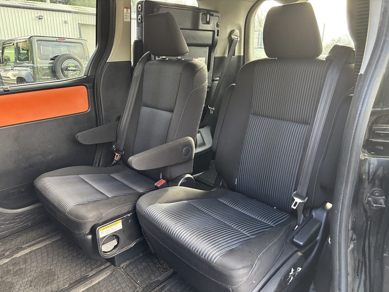 Toyota Voxy Zs - U11617