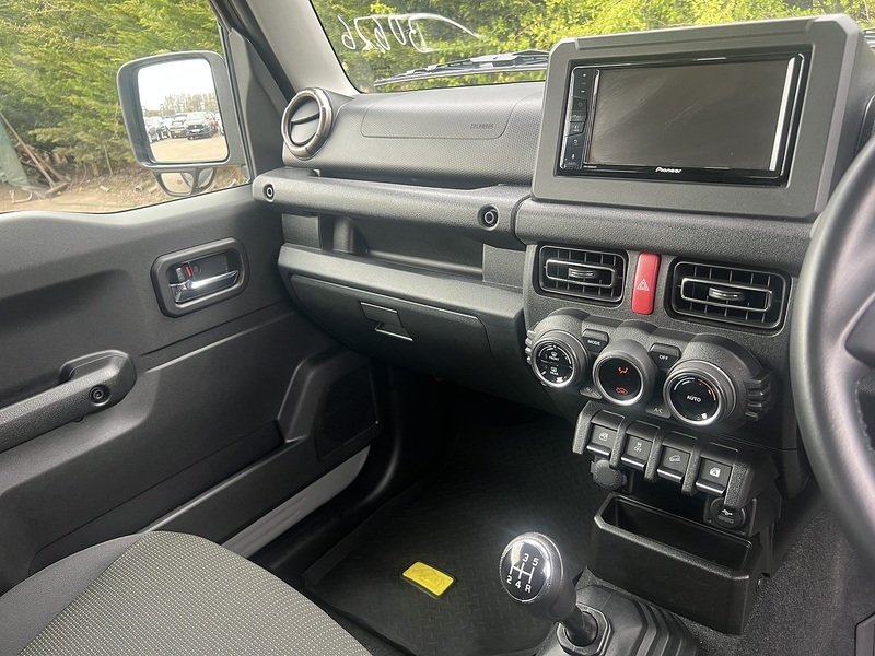 Suzuki Jimny Sierra 4WD JC - U11619