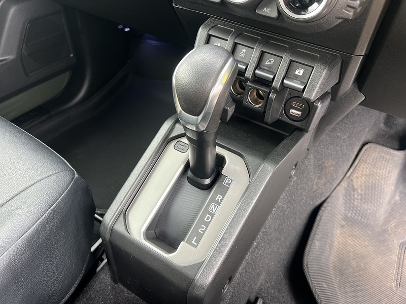 Suzuki Jimny Sierra 4WD JC - U11620