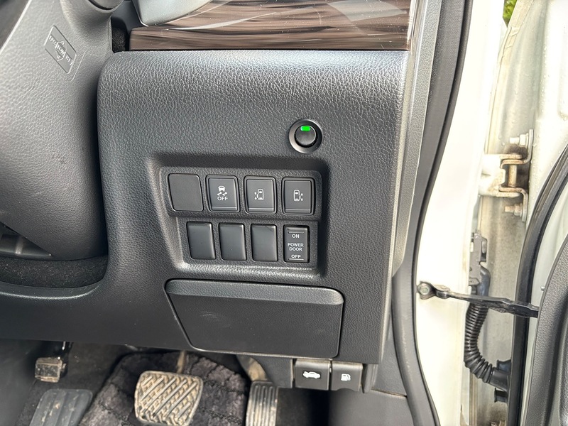 Nissan Elgrand 5D 250 Highway Star - U11622