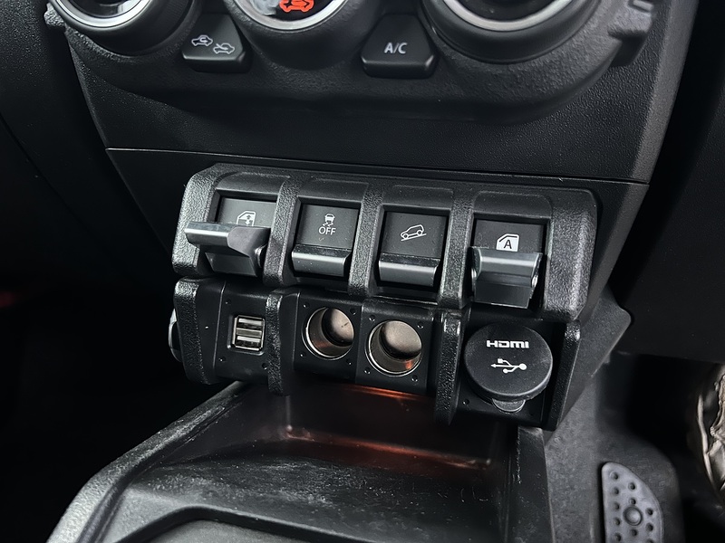Suzuki Jimny Sierra 4WD JC - U11629