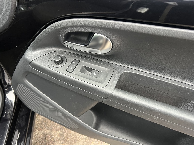 Volkswagen Up High Up - U11631